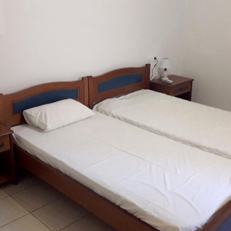 Theofilos Appartements Livadi  Rom bilde