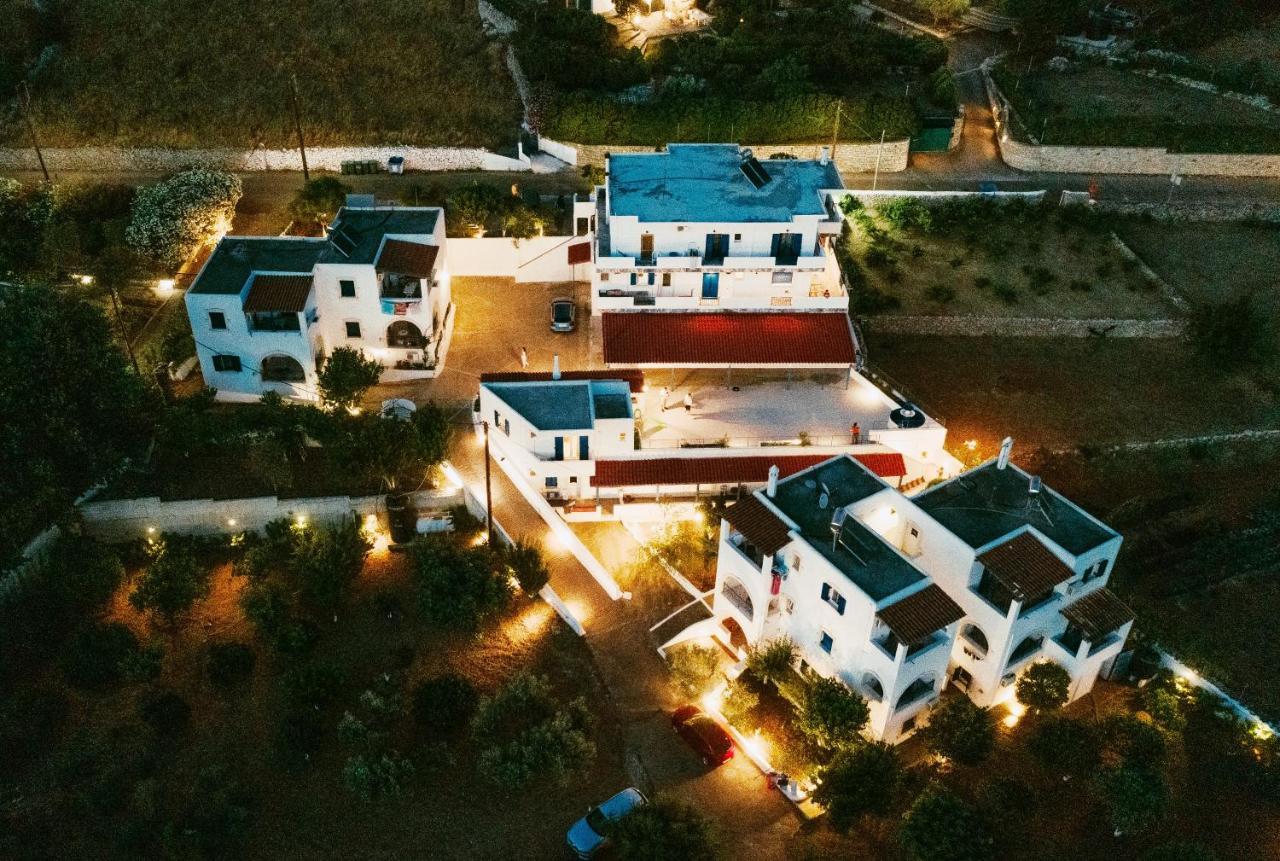 Theofilos Appartements Livadi  Eksteriør bilde