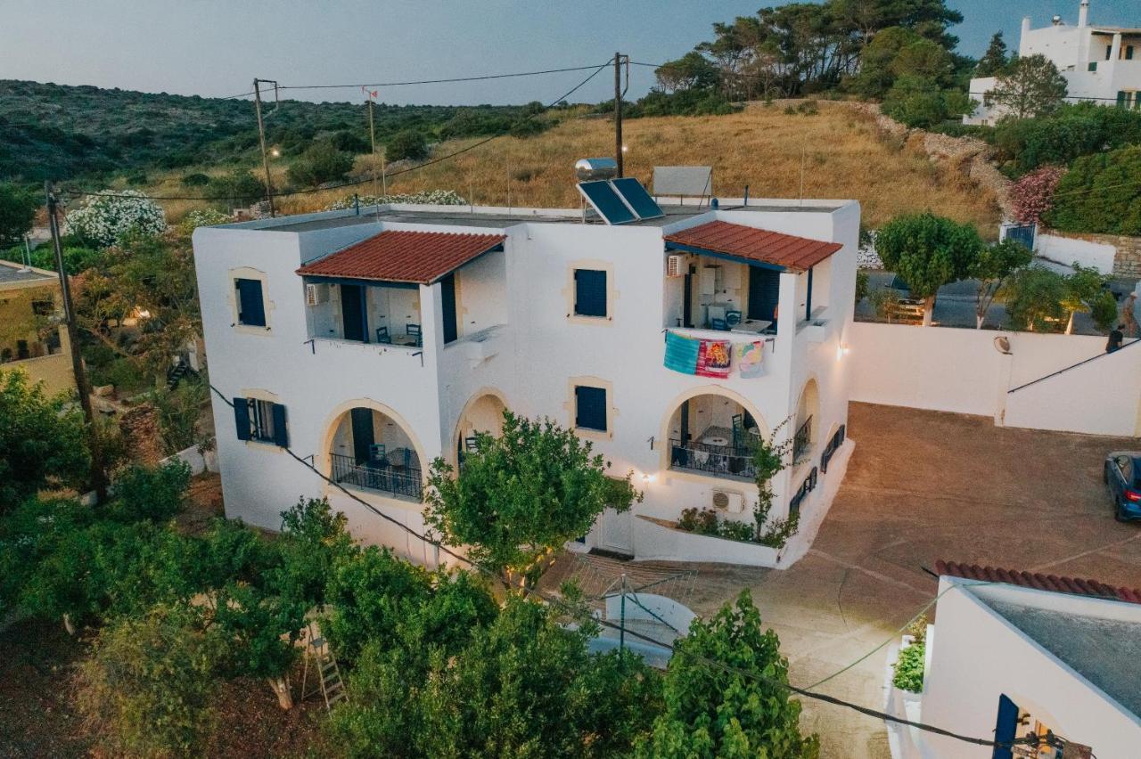 Theofilos Appartements Livadi  Eksteriør bilde