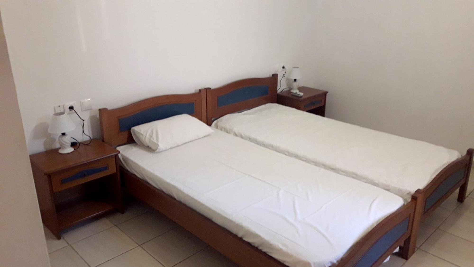 Theofilos Appartements Livadi  Rom bilde
