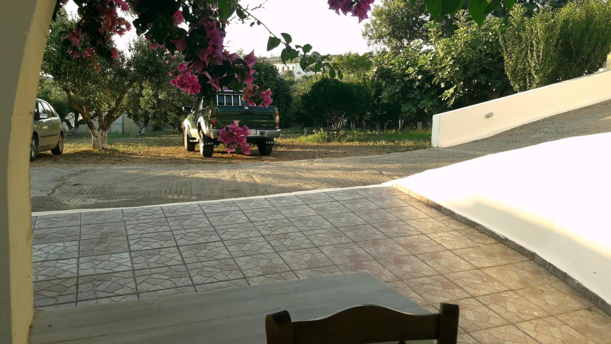 Theofilos Appartements Livadi  Rom bilde